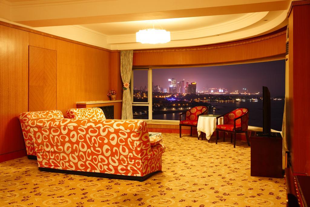 Donghai Grand Hotel Qingdao Eksteriør bilde